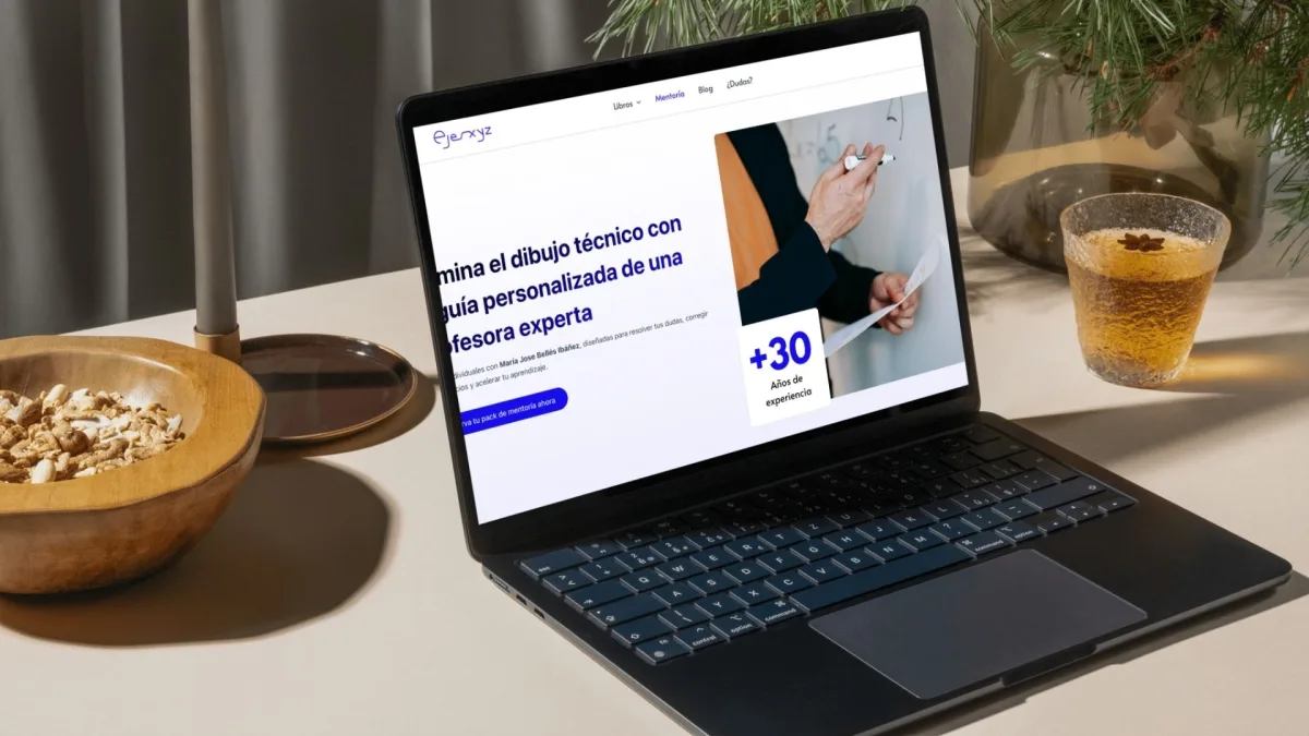 Captura de la web de EjesXYZ mostrada en un portátil